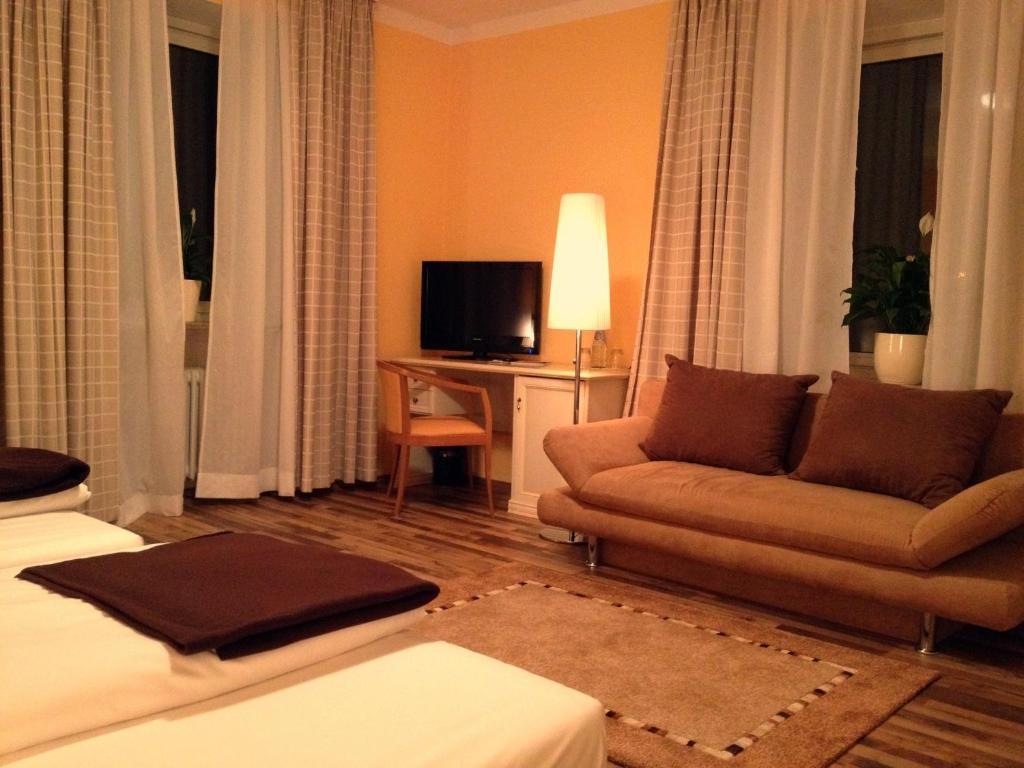 Hotel Schlee Hohenschaftlarn Ruang foto